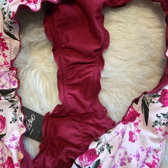 ⭐️ Mossimo Deep Red Floral Bikini Set - Picture 13 of 13